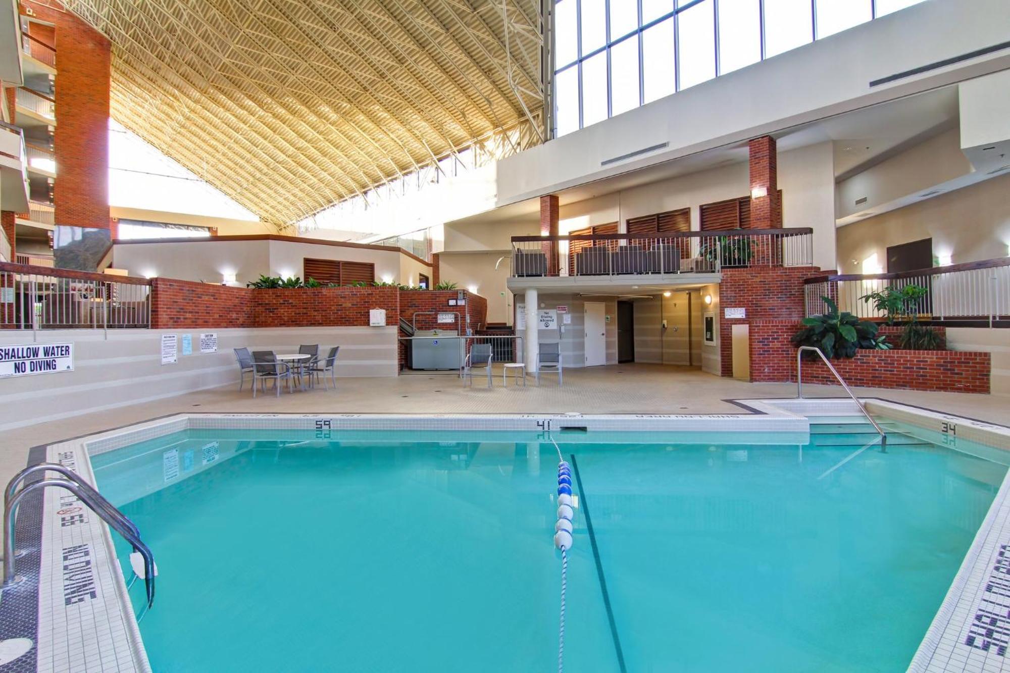 Holiday Inn Oakville Centre By Ihg Exteriör bild
